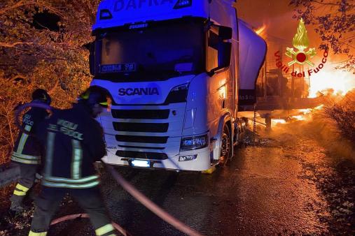Incendio di un autocarro a Foligno