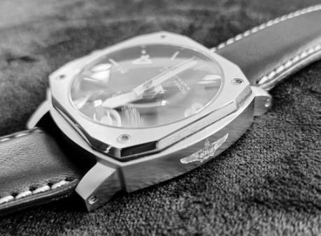 Nazareno Rossetti presenta l'edizione limitata dell'orologio "Avia Pervia"