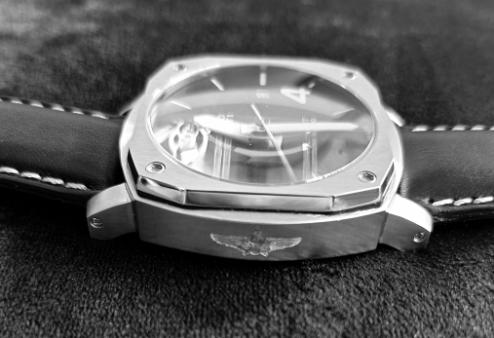 Nazareno Rossetti presenta l'edizione limitata dell'orologio "Avia Pervia"