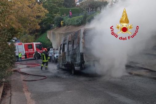 Incendio di uno scuolabus