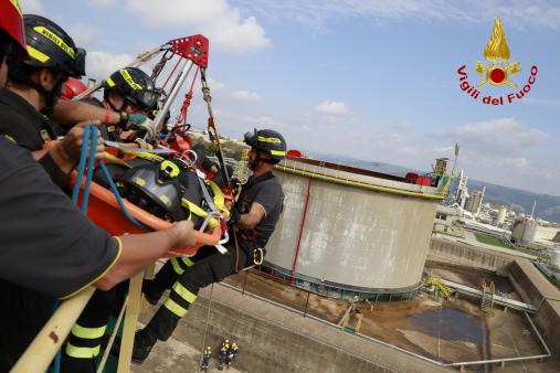 Ragusa, esercitazione presso il Centro Olio EniMed