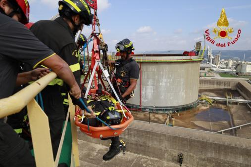 Ragusa, esercitazione presso il Centro Olio EniMed