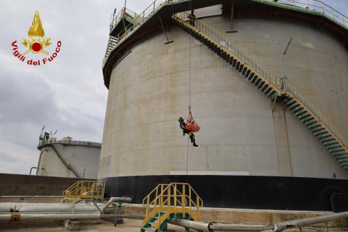 Ragusa, esercitazione presso il Centro Olio EniMed