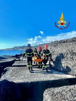 Soccorso persona a Capomulini CT