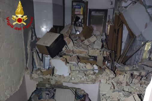 Il crollo all'interno della palazzina