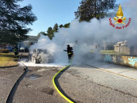 Incendio autovettura