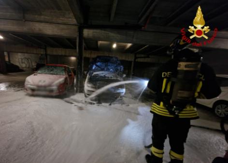 TRIESTE INCENDIO AUTOVETTURA