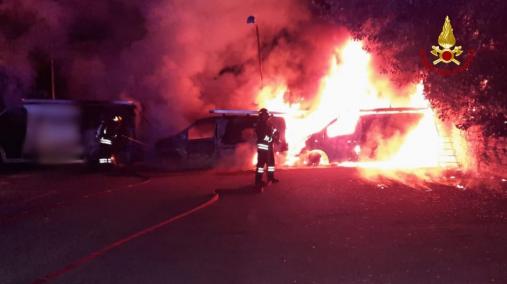 incendio furgoni