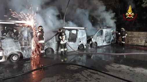 incendio furgoni