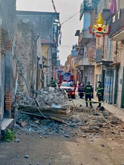 crollo abitazione ad Adrano