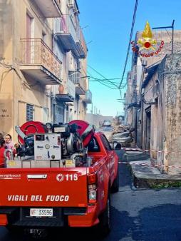 crollo abitazione ad Adrano