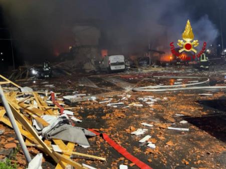 crollo palazzina a Catania per fuga di gas