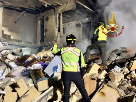 crollo palazzina a Catania per fuga di gas