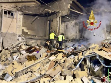 crollo palazzina a Catania per fuga di gas