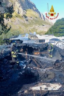 Incendio imbarcazione