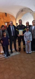 Nella mattina del 3 febbraio 2025, all’interno del Museo Storico dei Vigili del Fuoco ubicato all’interno della Caserma di Ostiense, il Comandante di Roma Ing. De Acutis ha partecipato in rappresentanza del Comando, all’evento sulla Solidarietà con l’Associazione Umanitaria “La Memoria Viva – Umanità senza Confini” ospitando il sindaco della regione di  Kharkiv, Iryna Karabut insieme al Responsabile Organizzativo, Roberto Falletti, assistenti e soprattutto con le  persone Ucraine trasferite in Italia a caus