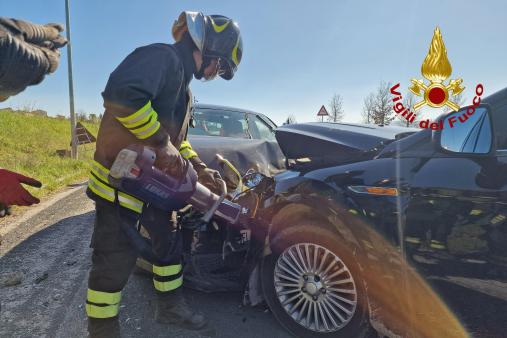 incidente stradale frontale