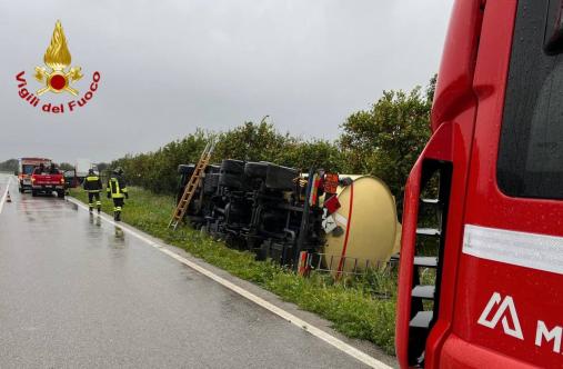 Ribaltamento autocisterna a Catania