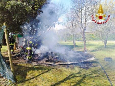 Incendio ricovero attrezzi