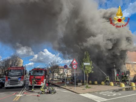 Incendio negozio Settimo Torinese