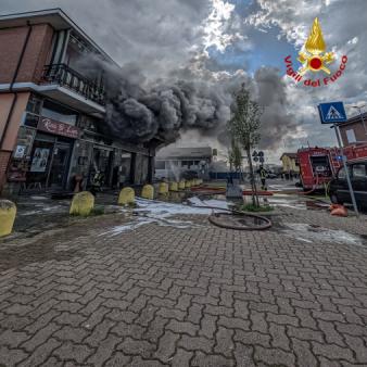 Incendio negozio Settimo Torinese