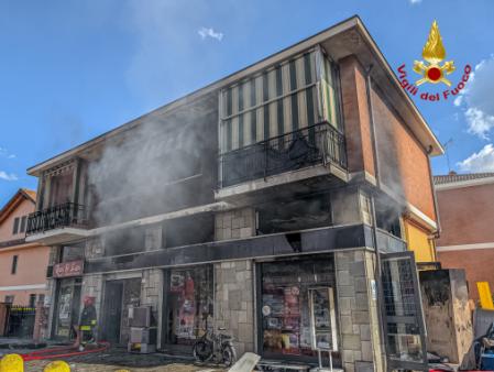 Incendio negozio Settimo Torinese