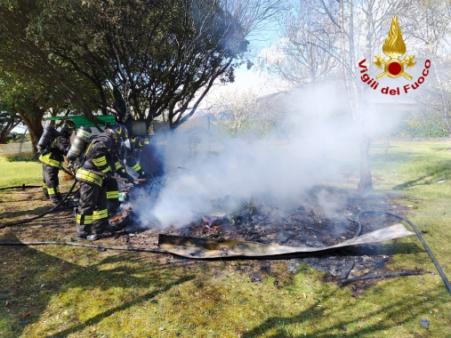 Incendio ricovero attrezzi