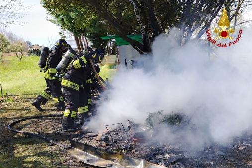 Incendio ricovero attrezzi