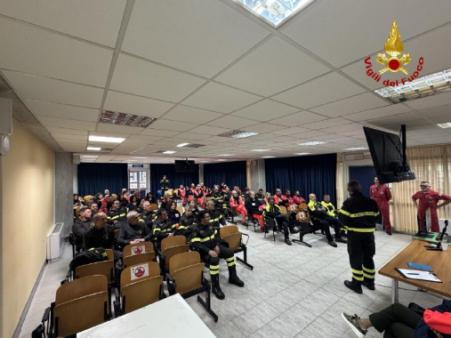 Seminario informativo sulle procedure operative dei mezzi aerei in dotazione al Corpo Nazionale Vigli del Fuoco presso elisuperficie HEMS Ospedale “Cardarelli” Campobasso