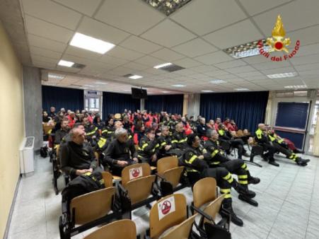 Seminario informativo sulle procedure operative dei mezzi aerei in dotazione al Corpo Nazionale Vigli del Fuoco presso elisuperficie HEMS Ospedale “Cardarelli” Campobasso