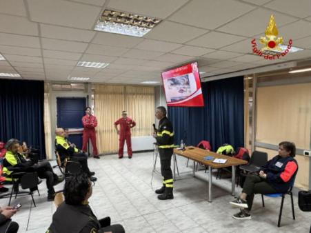 Seminario informativo sulle procedure operative dei mezzi aerei in dotazione al Corpo Nazionale Vigli del Fuoco presso elisuperficie HEMS Ospedale “Cardarelli” Campobasso