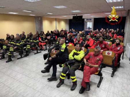Seminario informativo sulle procedure operative dei mezzi aerei in dotazione al Corpo Nazionale Vigli del Fuoco presso elisuperficie HEMS Ospedale “Cardarelli” Campobasso