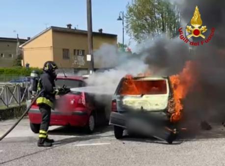 Incendio autovettura