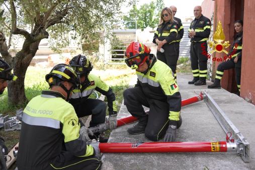 ADDESTRAMENTO SOTTO MACERIE PER IL TEAM USAR MEDIUM