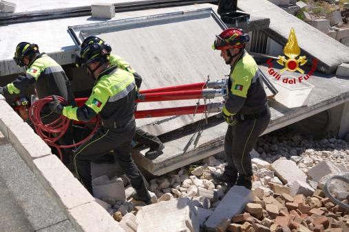 ADDESTRAMENTO SOTTO MACERIE PER IL TEAM USAR MEDIUM