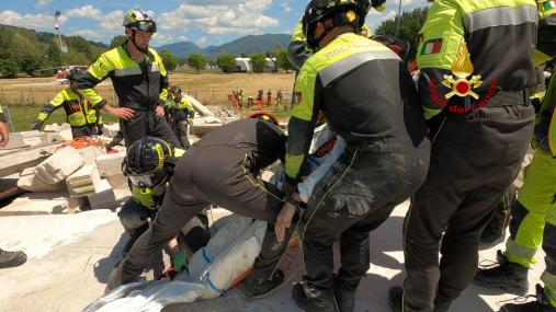 ADDESTRAMENTO SOTTO MACERIE PER IL TEAM USAR MEDIUM