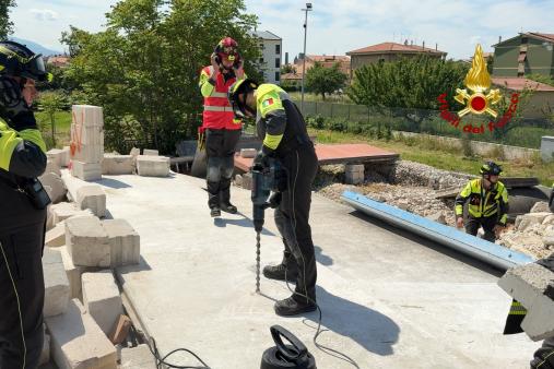 ADDESTRAMENTO SOTTO MACERIE PER IL TEAM USAR MEDIUM