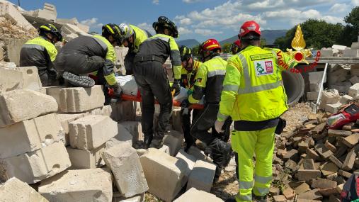 ADDESTRAMENTO SOTTO MACERIE PER IL TEAM USAR MEDIUM