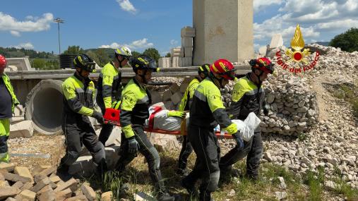 ADDESTRAMENTO SOTTO MACERIE PER IL TEAM USAR MEDIUM