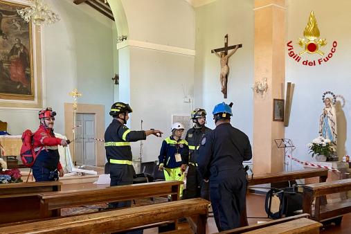 Venerdì 9 maggio si è svolta l’esercitazione conclusiva del “Corso Salvaguardia Beni Culturali Mobili in Emergenza”, che ha visto la partecipazione dei Vigili del Fuoco della Direzione Regionale Umbria, del Comando di Perugia e di Pistoia. L’iniziativa è stata organizzata dal Servizio Protezione Civile ed Emergenza della Regione Umbria, con il supporto del Dipartimento nazionale della Protezione civile e della Soprintendenza Archeologica, Belle Arti e Paesaggio dell’Umbria. L’attività addestrativa, che si è