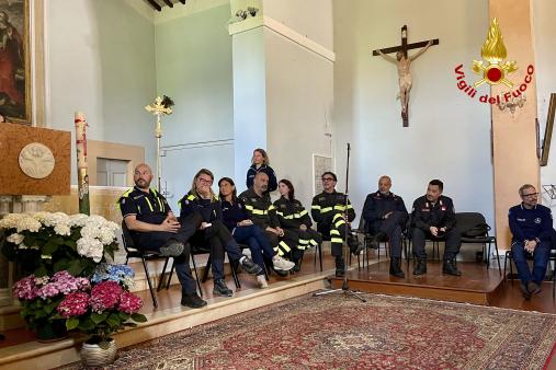 Venerdì 9 maggio si è svolta l’esercitazione conclusiva del “Corso Salvaguardia Beni Culturali Mobili in Emergenza”, che ha visto la partecipazione dei Vigili del Fuoco della Direzione Regionale Umbria, del Comando di Perugia e di Pistoia. L’iniziativa è stata organizzata dal Servizio Protezione Civile ed Emergenza della Regione Umbria, con il supporto del Dipartimento nazionale della Protezione civile e della Soprintendenza Archeologica, Belle Arti e Paesaggio dell’Umbria. L’attività addestrativa, che si è