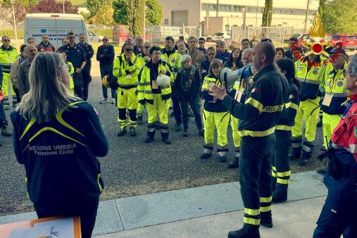Venerdì 9 maggio si è svolta l’esercitazione conclusiva del “Corso Salvaguardia Beni Culturali Mobili in Emergenza”, che ha visto la partecipazione dei Vigili del Fuoco della Direzione Regionale Umbria, del Comando di Perugia e di Pistoia. L’iniziativa è stata organizzata dal Servizio Protezione Civile ed Emergenza della Regione Umbria, con il supporto del Dipartimento nazionale della Protezione civile e della Soprintendenza Archeologica, Belle Arti e Paesaggio dell’Umbria. L’attività addestrativa, che si è