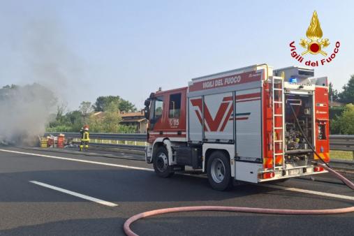 Incendio furgone A28