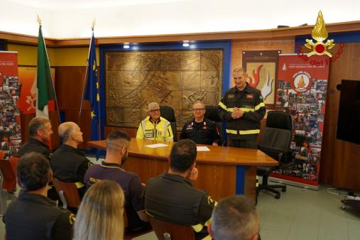 DONAZIONE DI UNIFORMI OPERATIVE FUORI USO AI VIGILI DEL FUOCO DEL KOSOVO