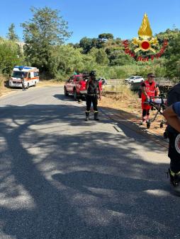 Vigili del fuoco salvano un uomo caduto in un dirupo a Torre Ruffa