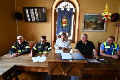 La firma del protocollo tra Vigili del fuoco e comune di Muggia