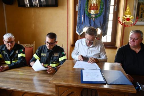 La firma del protocollo tra Vigili del fuoco e comune di Muggia
