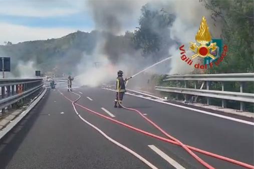 Incidente camion autostrada A11 bretella immagine 1