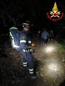 Vigili del fuoco soccorrono due escusrsionisti sull'Alto Garda
