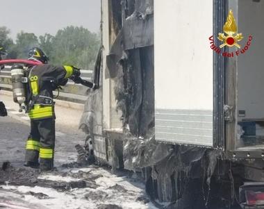 Incendio camion in A4
